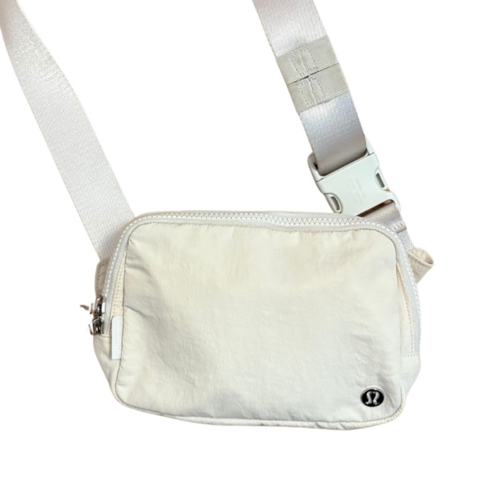 Lululemon Everywhere Belt Bag, Large 2L in White Opal (Unisex)